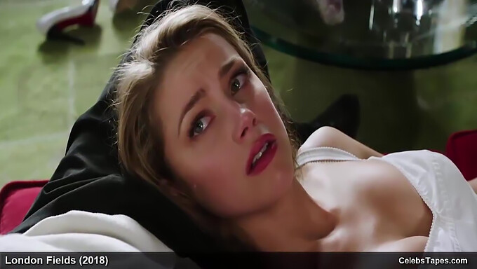 Adegan Bogel Panas Amber Heard Dalam Video Striptis