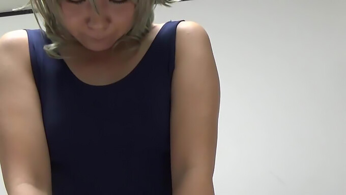 Uma Amadora Asiática Cosplay Em Um Vídeo Pov