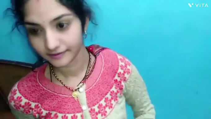 Bhabhi Indiană Devine Intimă Cu Soțul Ei Adormit Într-Un Loc Public