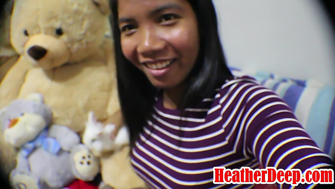 Kỹ Năng Làm Tình Bằng Miệng Của Cô Gái Trẻ Thái Lan Heather Được Trưng Bày Trong Video Pov Này