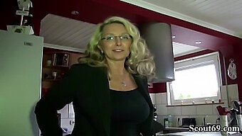 Une Milf Aux Gros Seins Naturels Se Fait Remplir De Sperme Par Son Voisin