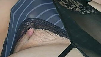 Masturbationssession Einer Reifen Frau Zeigt Ihre Atemberaubende Vagina